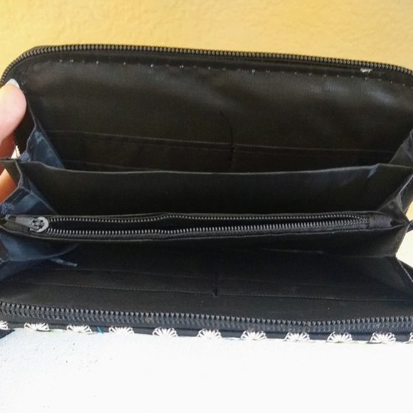 Purse that holds phone, cash and credit cards - Picture 4 of 4